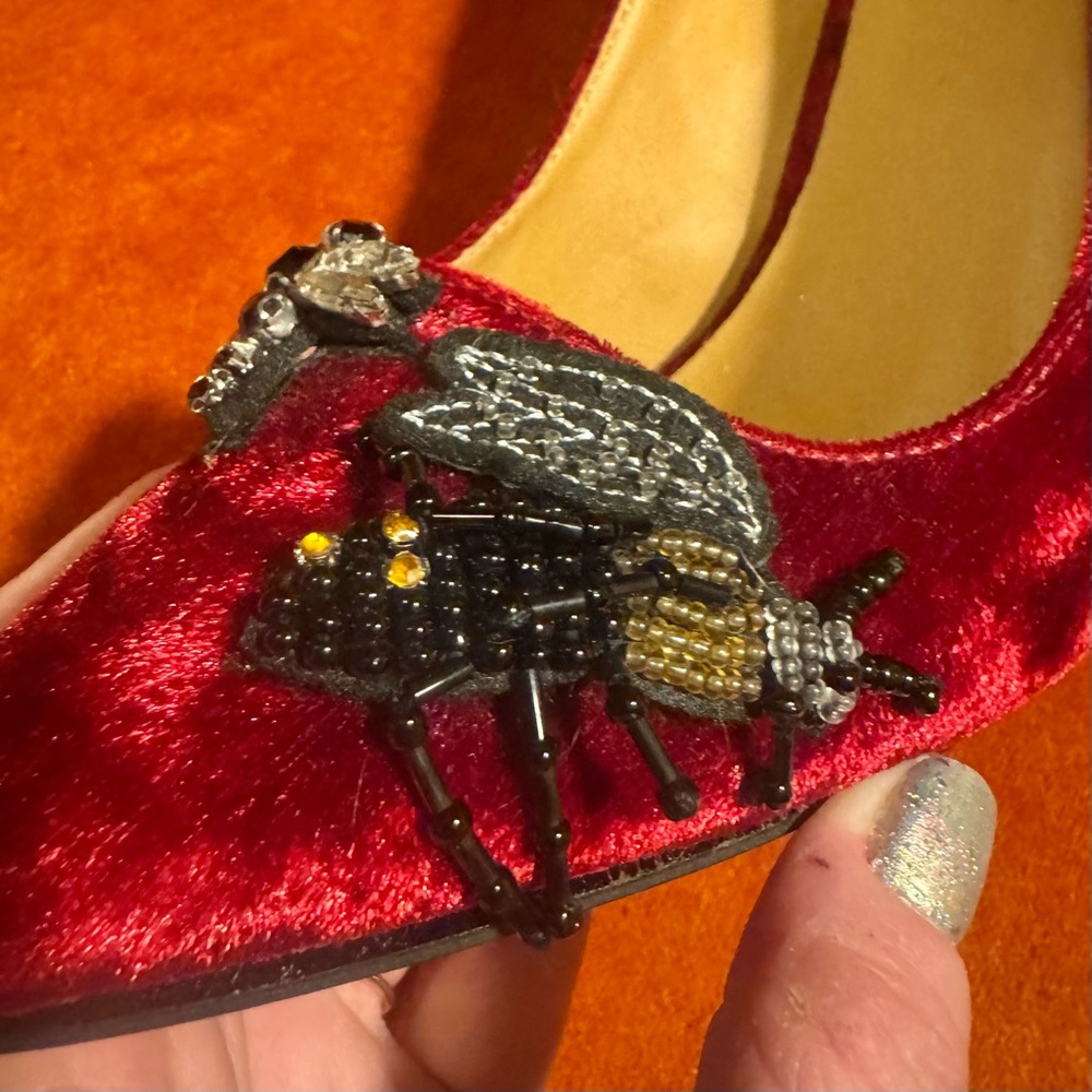 Elegant Red Velvet Heels with beaded insects - dragonfly - Picture 3 of 8